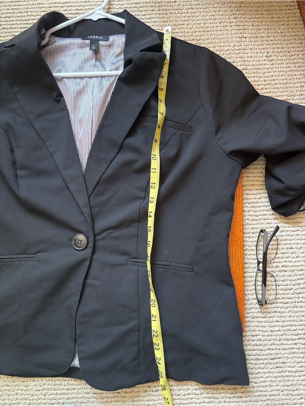 City Twill Classic Fit Blazer by TORRID.
Black. Lined. Faux pockets. Size 0/lg - Picture 10 of 10